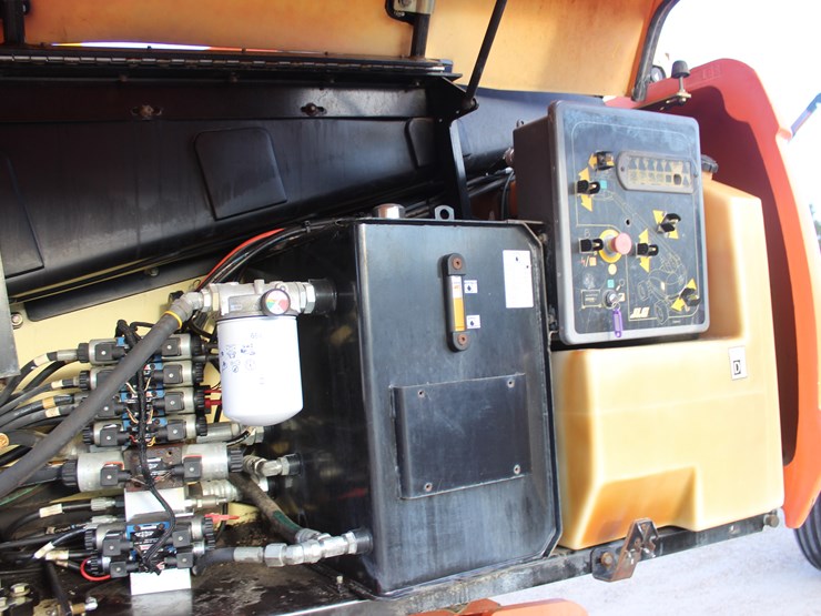 2008-jlg-600s-image-9