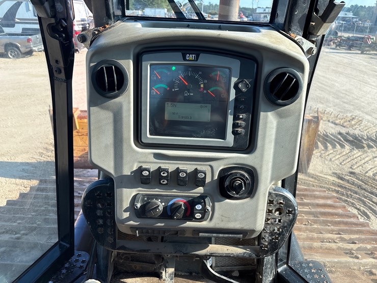 2015-caterpillar-d6n-lgp-image-17