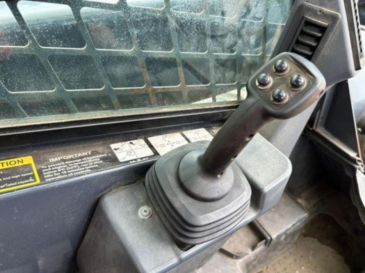 2017-deere-320e-image-12