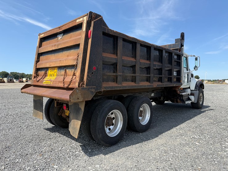 #11-•-#5197-•-2008-mack-granite-t/a-daycab-dump-truck-1m2ax04c68m003392-image-4