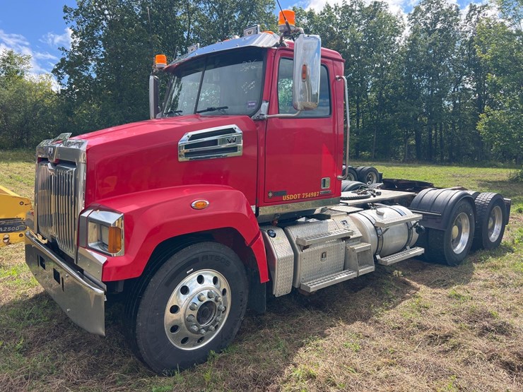 2017-western-star-4700sf-image-2