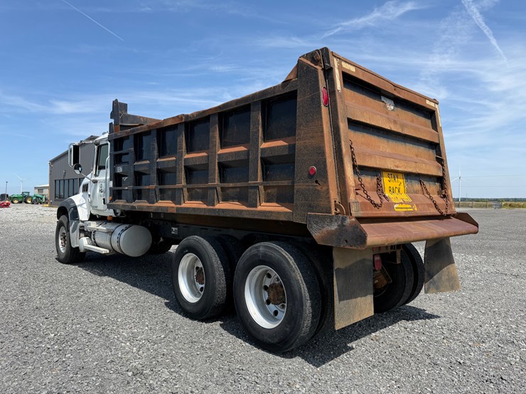 #11-•-#5197-•-2008-mack-granite-t/a-daycab-dump-truck-1m2ax04c68m003392-image-6