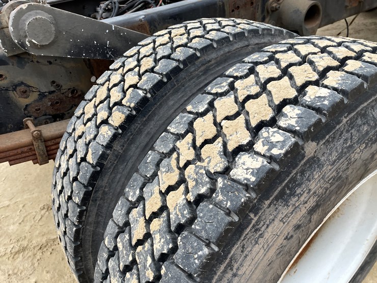 2001-ford-f750-image-107