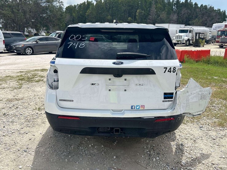 2021-ford-explorer-image-24