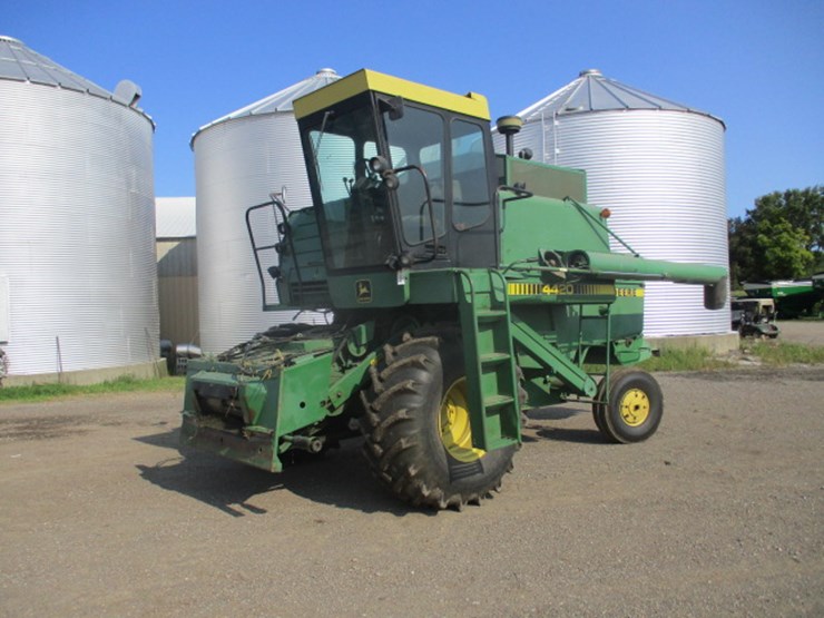 john-deere-4420-image-3