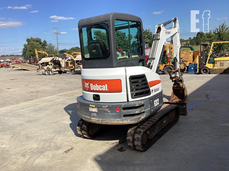 2015-bobcat-e32-image-9