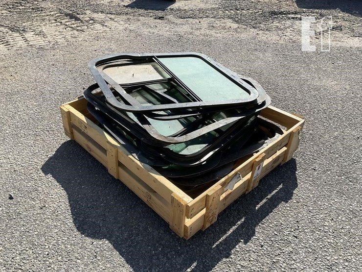 pallet-of-bobcat-m-series-side-glass-&-frames-image-3