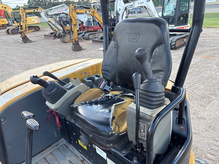 2016-caterpillar-303-image-10
