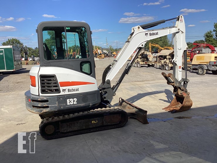 2015-bobcat-e32-image-12