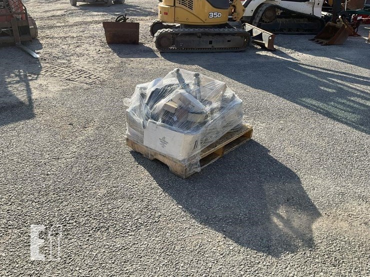 pallet-of-truck-parts-image-2
