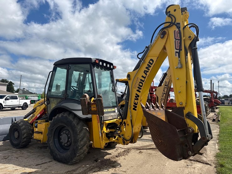2017-new-holland-b95c-image-5