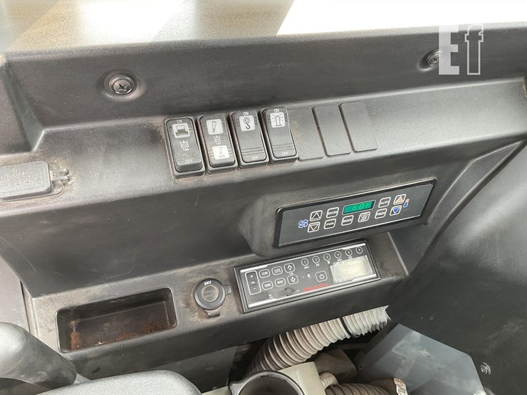 2022-takeuchi-tb2150-image-22