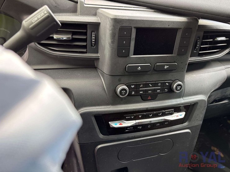2022-ford-explorer-image-12