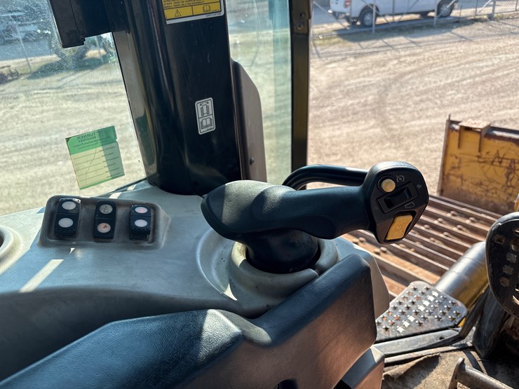 2015-caterpillar-d6n-lgp-image-16