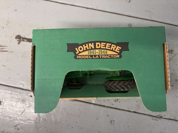 john-deere-16-image-8