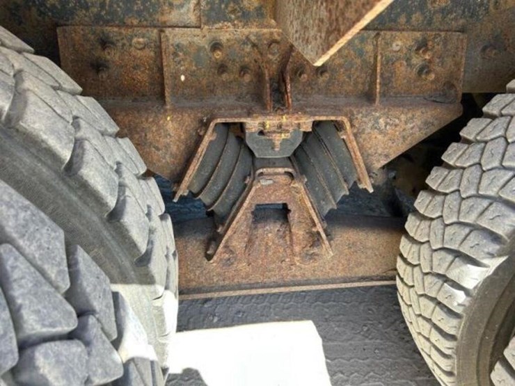 2002-freightliner-fl112-image-50