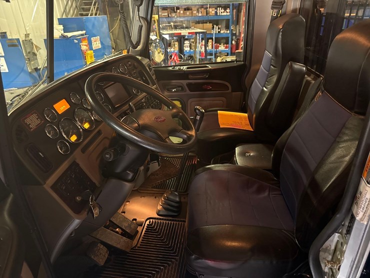 2017-peterbilt-367-image-9