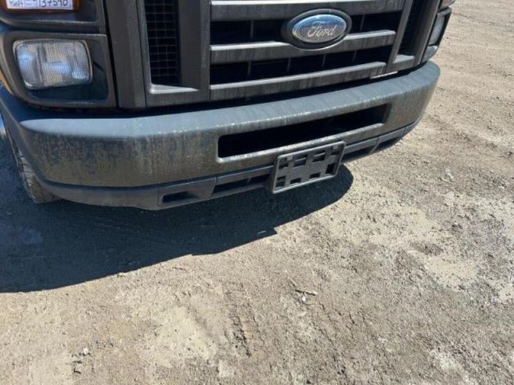 2010-ford-cargo-image-35
