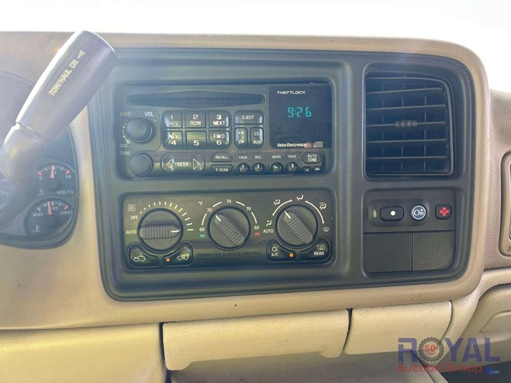 2001-chevrolet-suburban-image-17