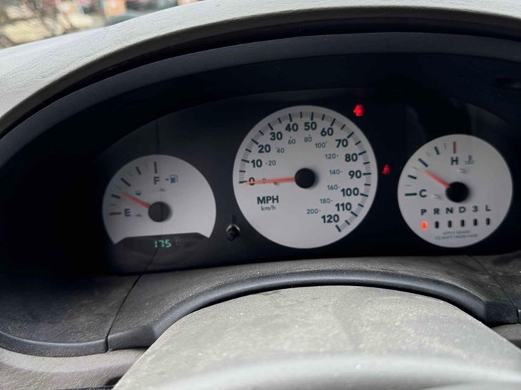 2006-chrysler-town-&-country-image-13