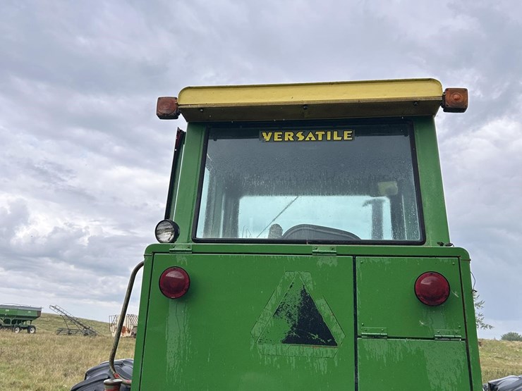 1976-versatile-700-image-18