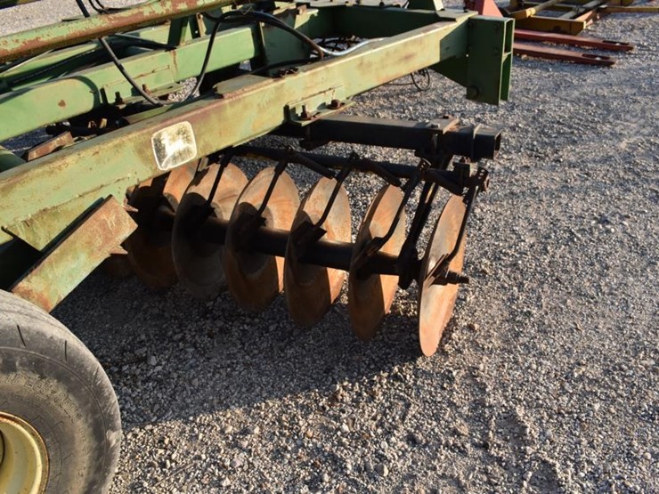john-deere-235-image-5