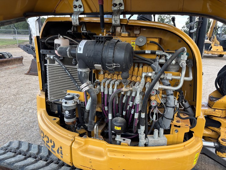 caterpillar-303-image-19