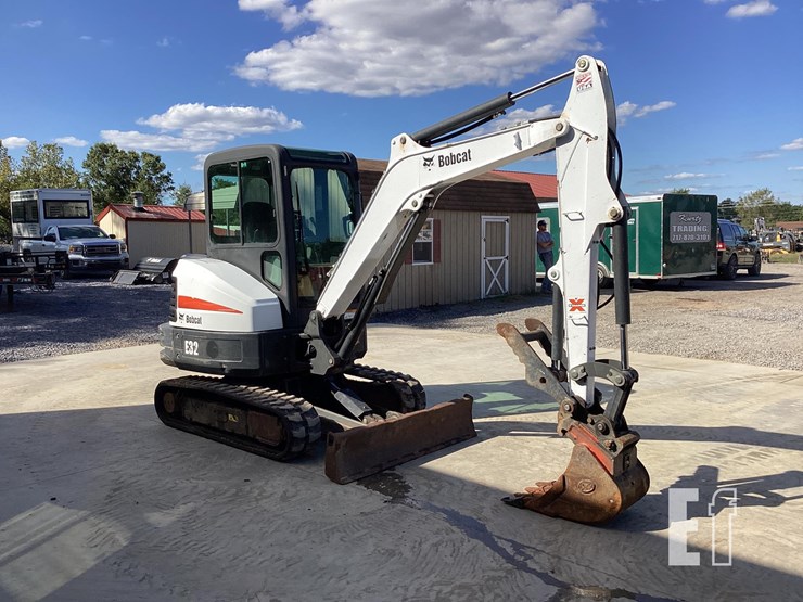 2015-bobcat-e32-image-17