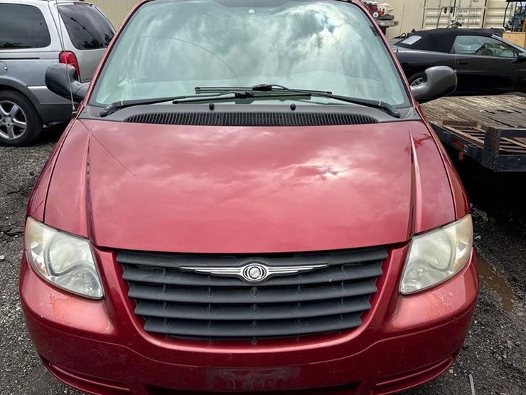 2006-chrysler-town-&-country-image-9