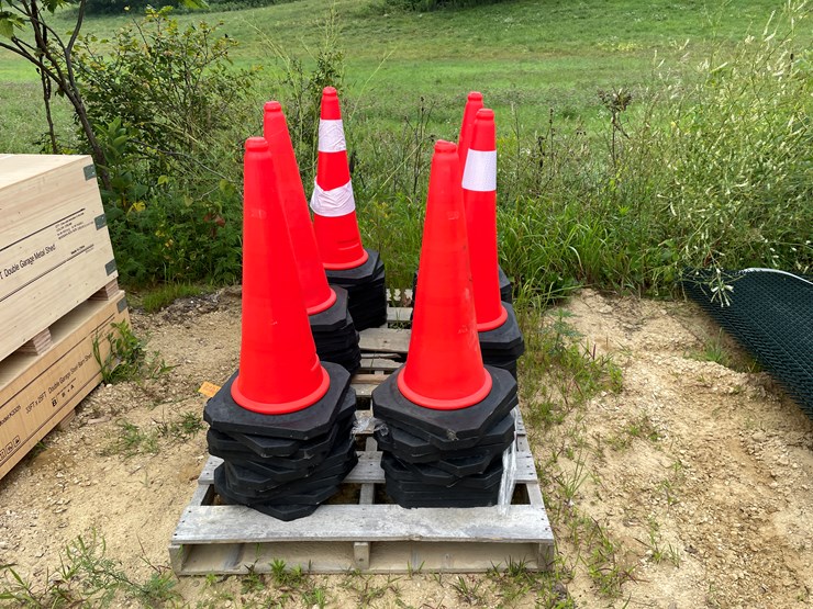 #2451-•-kj-new-(60)-traffic-cones-image-2