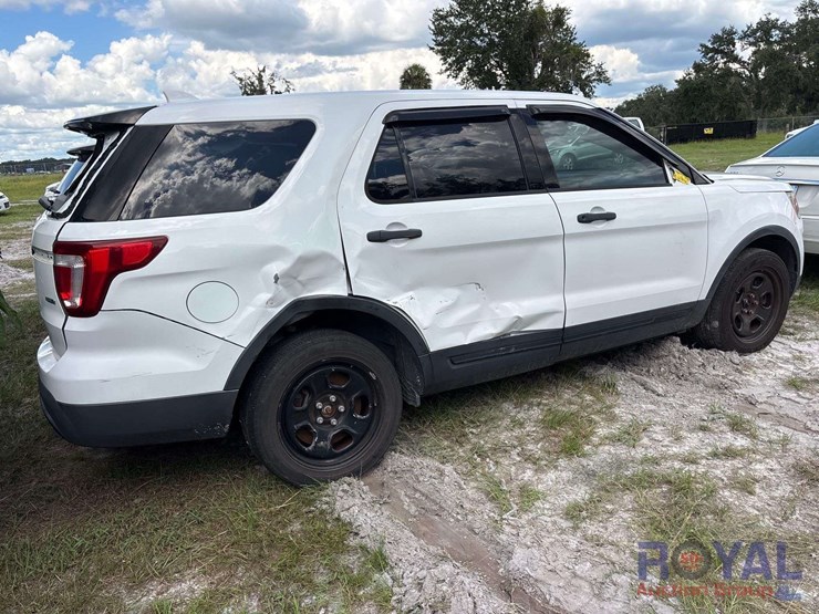 2017-ford-explorer-image-3