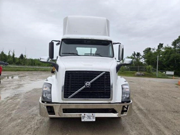 2012-volvo-d13-t/a-hiway-tractor---day-cab-4v4nc9e-image-2