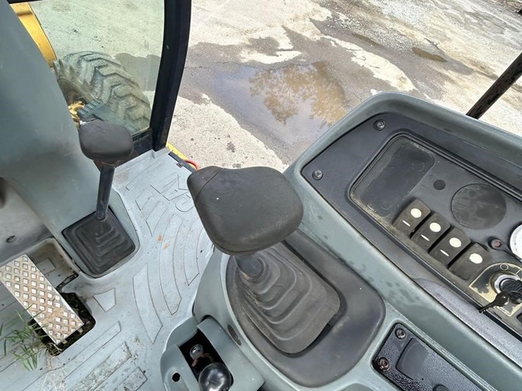 2006-caterpillar-416d-image-33