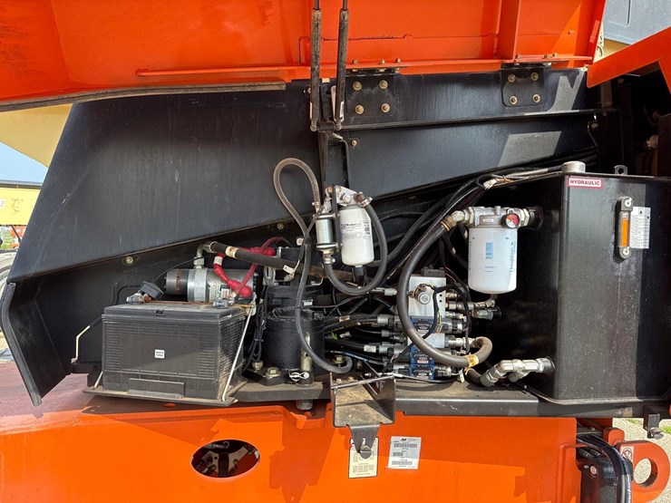 2017-jlg-660sj-image-12