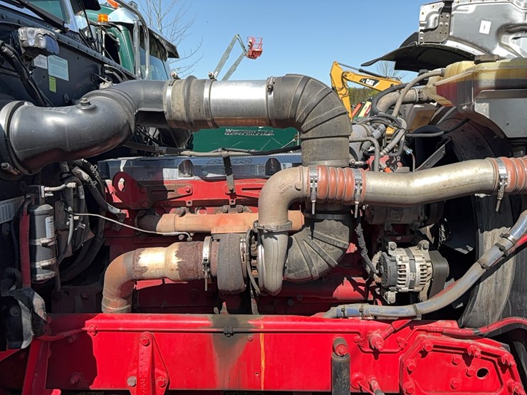 2010-peterbilt-389-image-28
