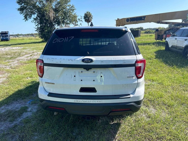 2018-ford-explorer-image-16