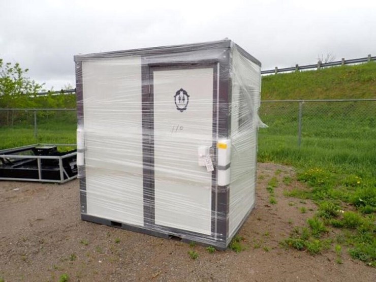 unused-bastone-portable-restroom-image-1