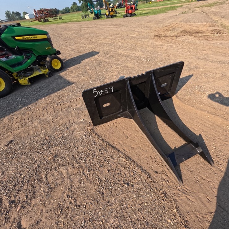 #5259 • Skid Steer Rock Digger