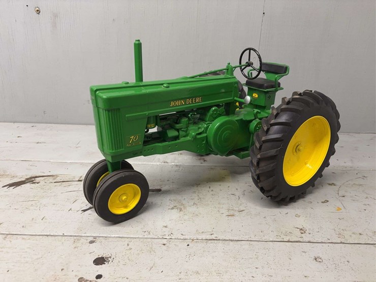 john-deere-8-image-2