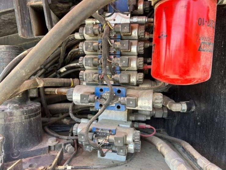 2013-jlg-660sj-image-10