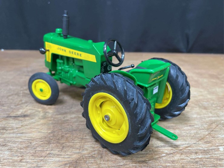 john-deere-330-image-4