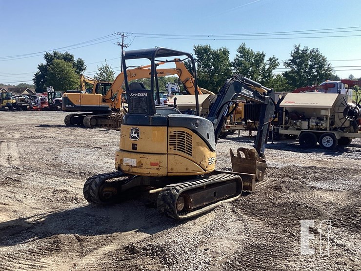 2013-deere-35d-image-5