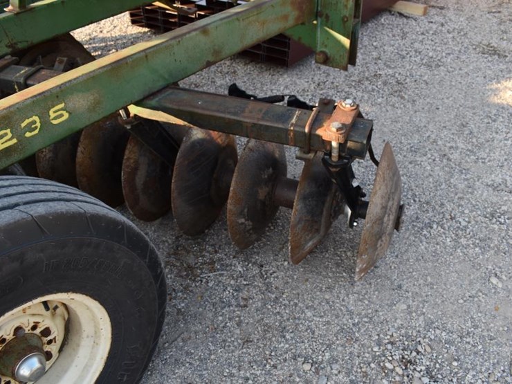 john-deere-235-image-10