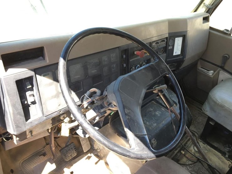 1990-international-8100-image-7