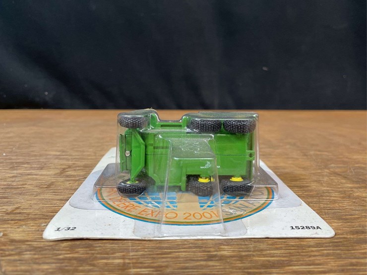 john-deere-32-image-14