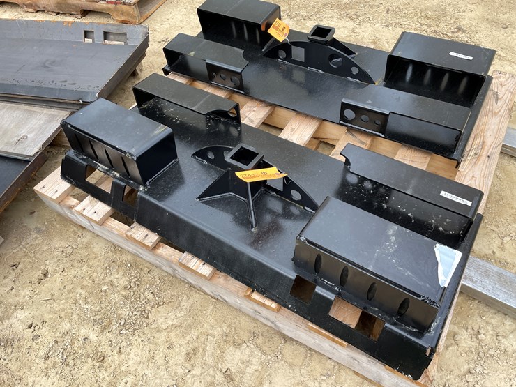 #2741-•-new-pinnacle-heavy-duty-do-all-receiver-hitch-skid-steer-plate-with-chain-buckets-image-1