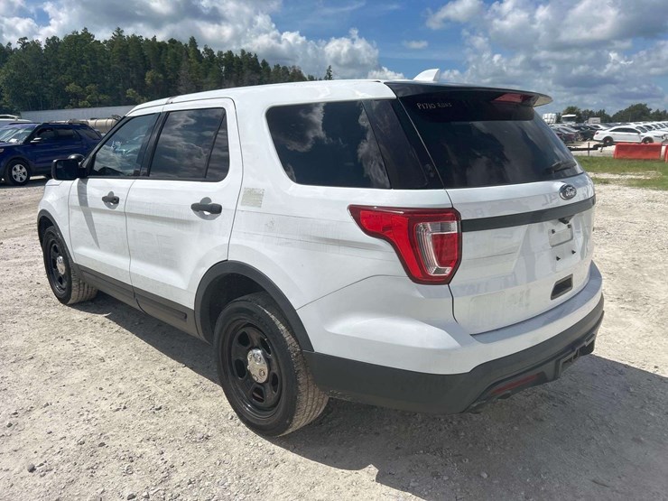 2017-ford-explorer-image-4