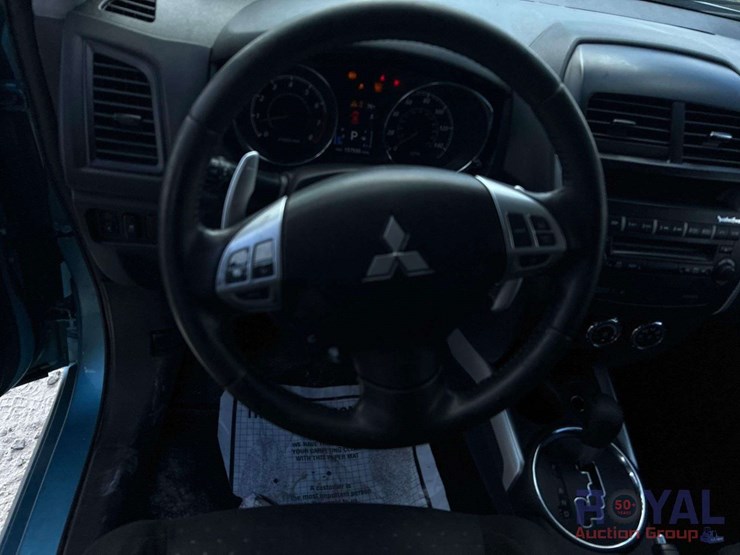 2012-mitsubishi-outlander-image-10