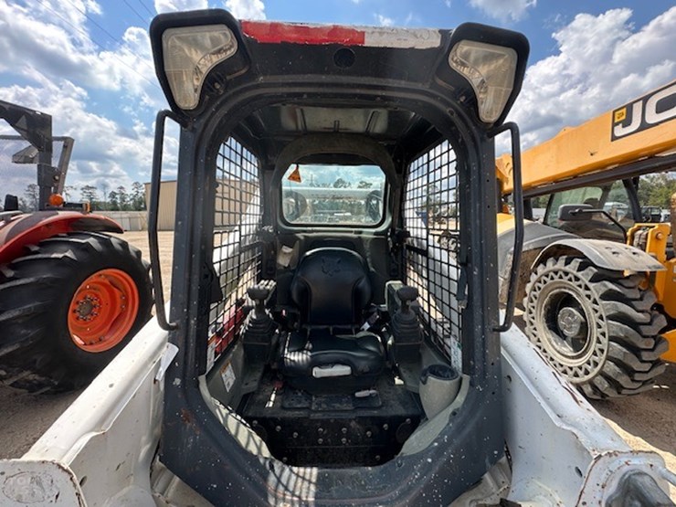 2016-bobcat-t740-image-41