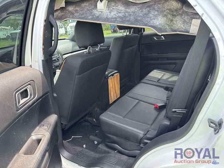 2017-ford-explorer-image-16